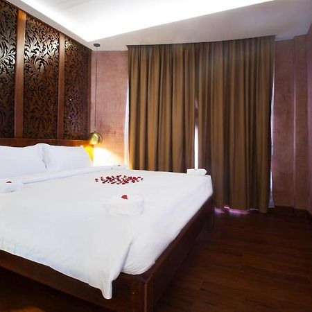 Almond Hotel Bassac River Phnom Penh Dış mekan fotoğraf