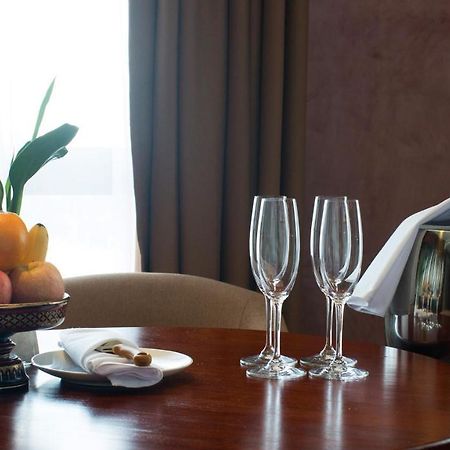 Almond Hotel Bassac River Phnom Penh Dış mekan fotoğraf