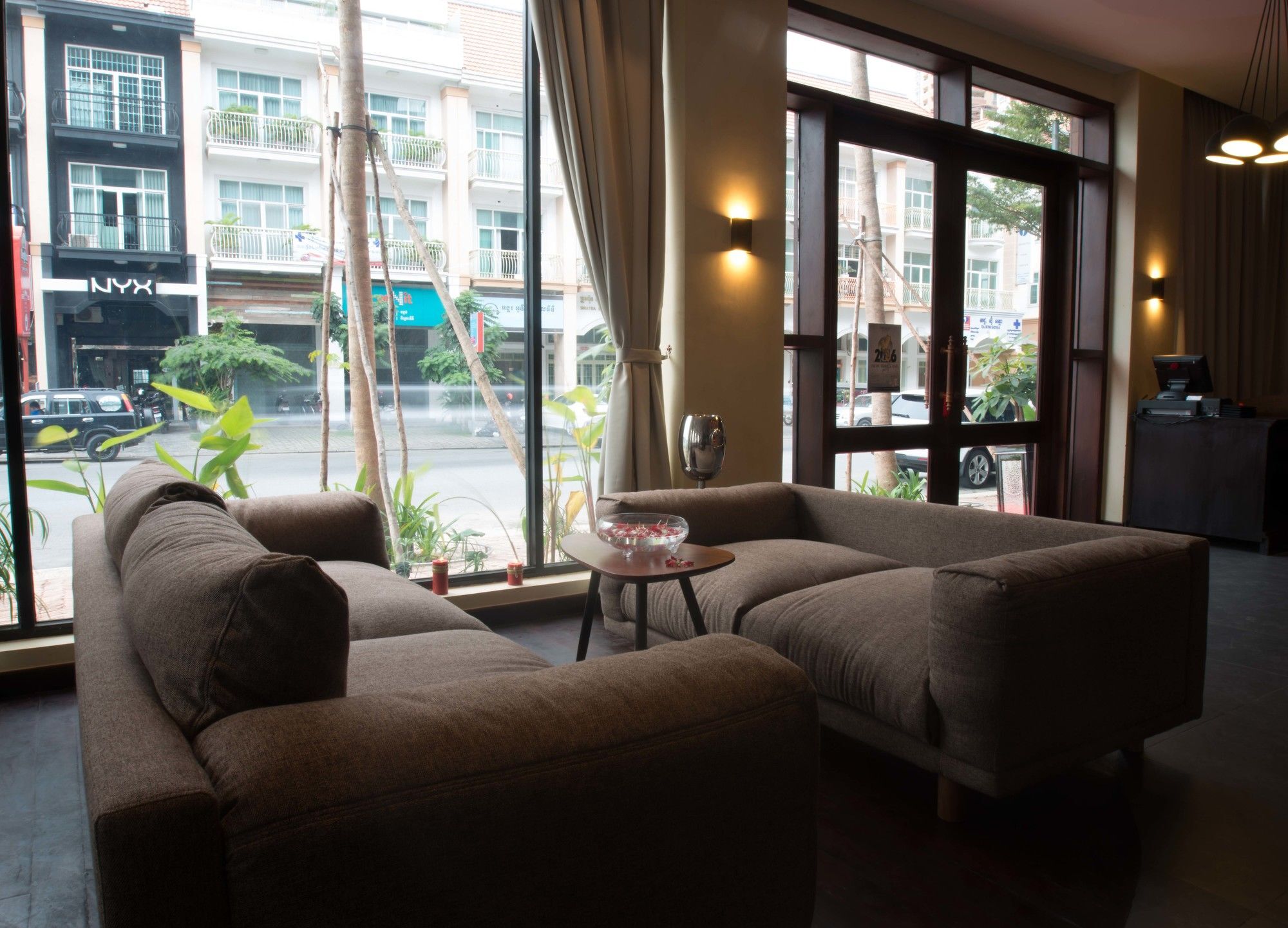 Almond Hotel Bassac River Phnom Penh Dış mekan fotoğraf