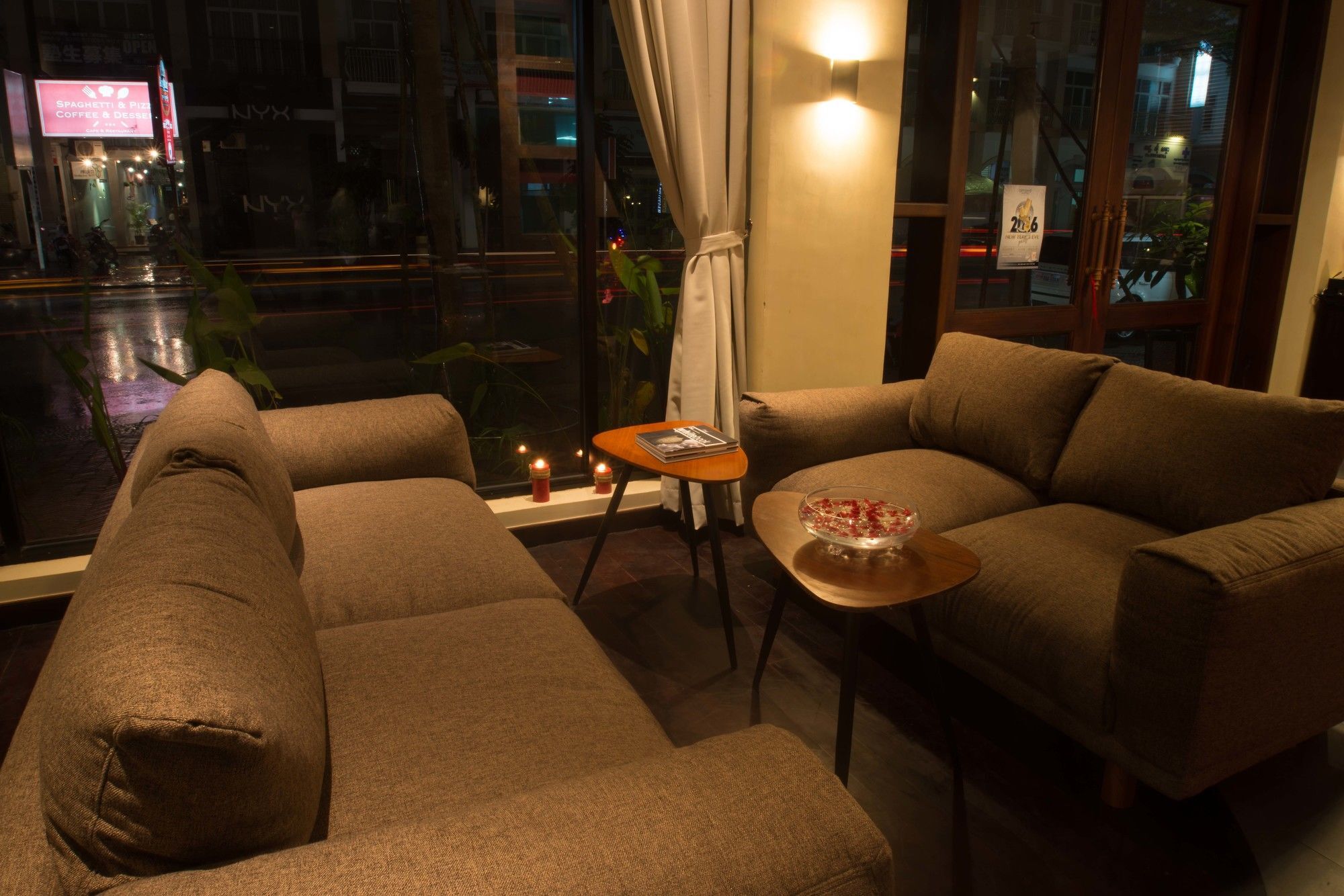 Almond Hotel Bassac River Phnom Penh Dış mekan fotoğraf