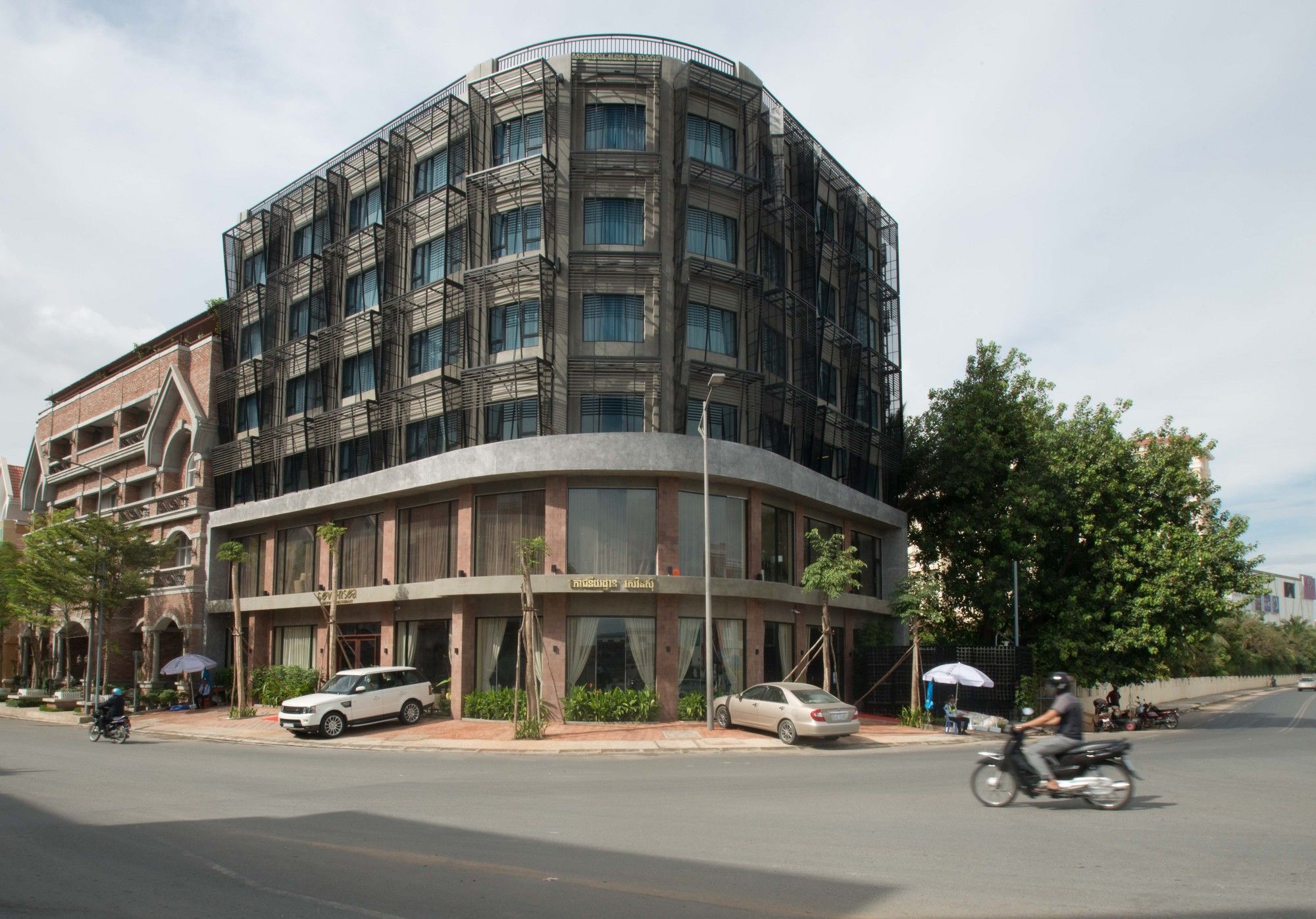 Almond Hotel Bassac River Phnom Penh Dış mekan fotoğraf