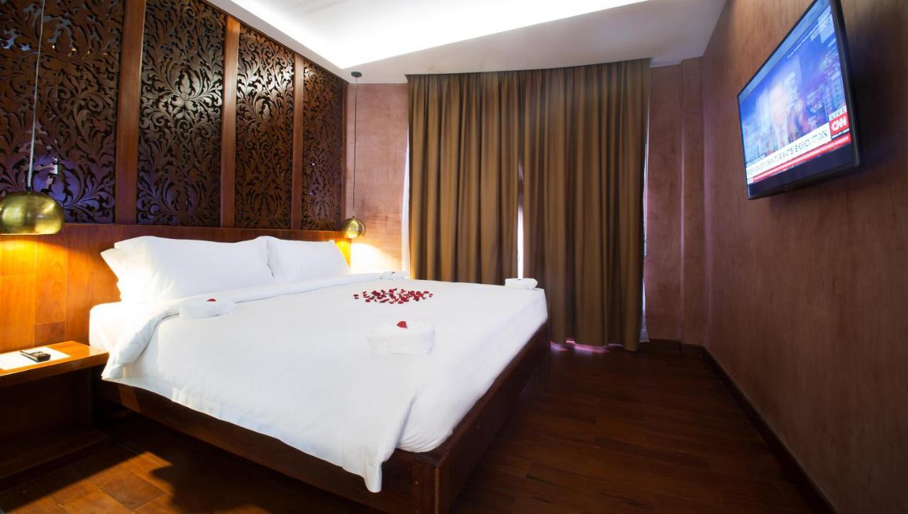 Almond Hotel Bassac River Phnom Penh Dış mekan fotoğraf