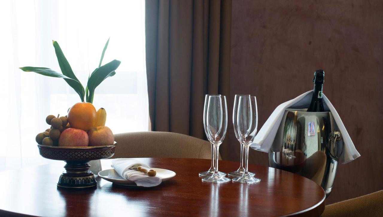 Almond Hotel Bassac River Phnom Penh Dış mekan fotoğraf
