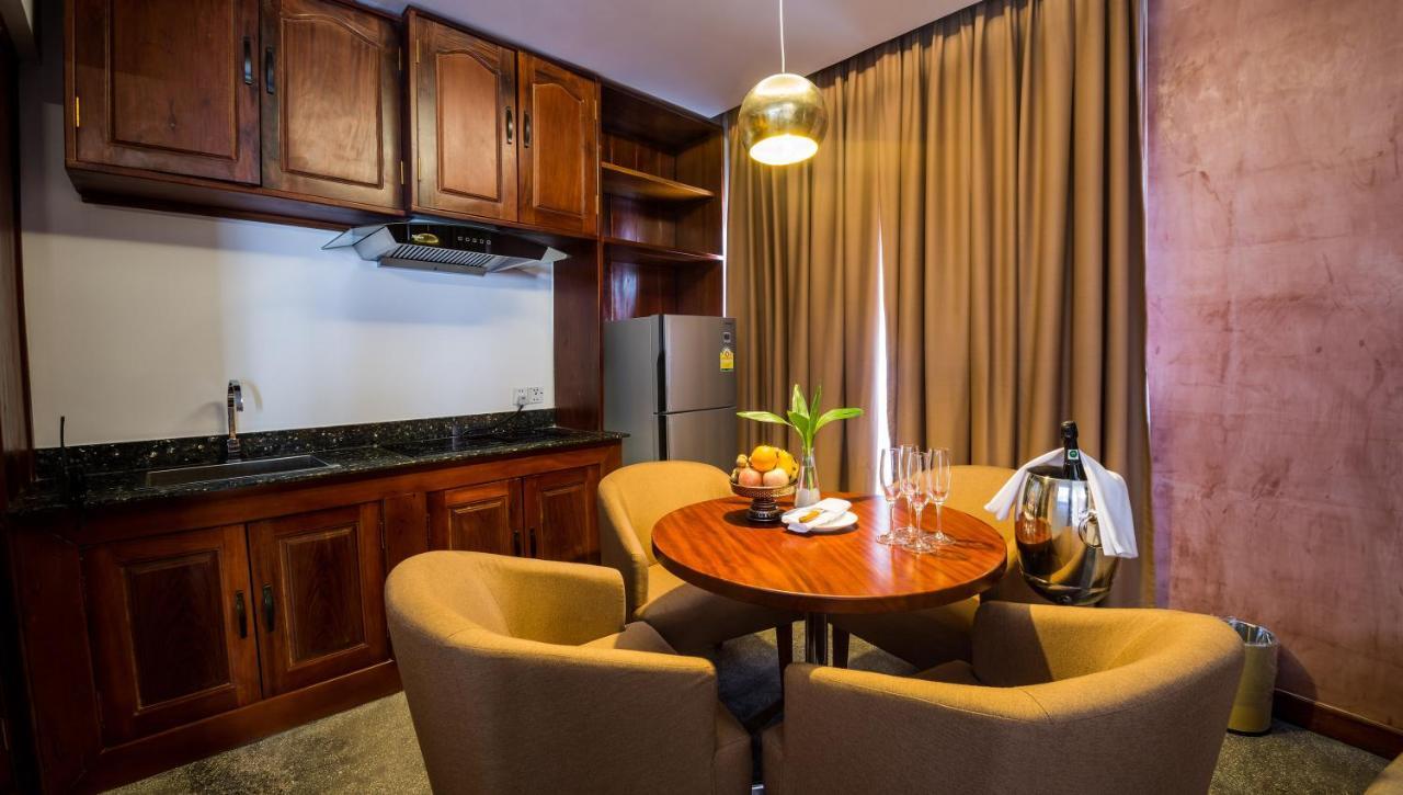 Almond Hotel Bassac River Phnom Penh Dış mekan fotoğraf