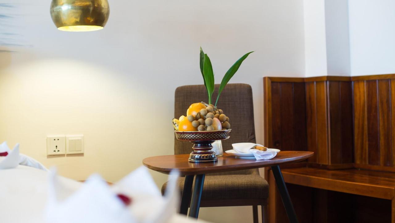 Almond Hotel Bassac River Phnom Penh Dış mekan fotoğraf