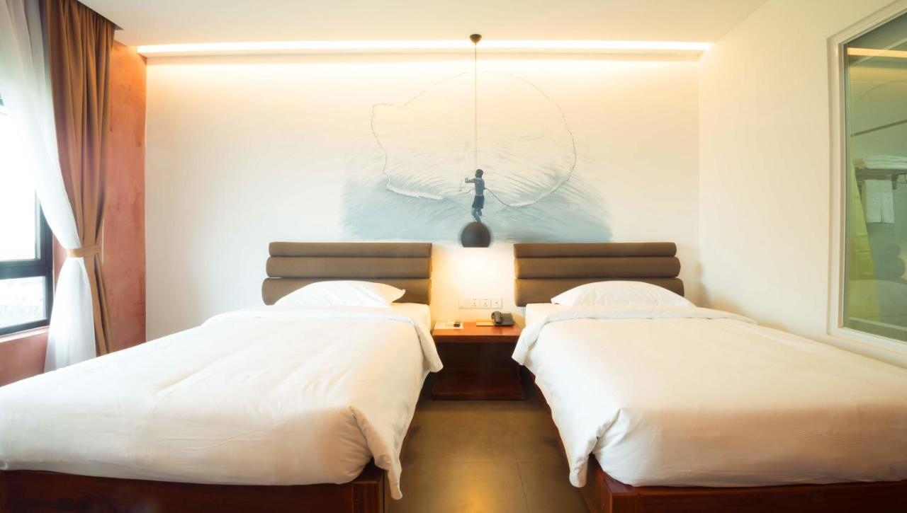 Almond Hotel Bassac River Phnom Penh Dış mekan fotoğraf