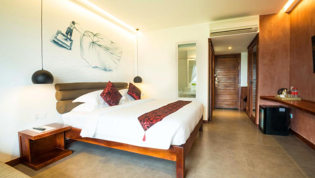 Almond Hotel Bassac River Phnom Penh Dış mekan fotoğraf
