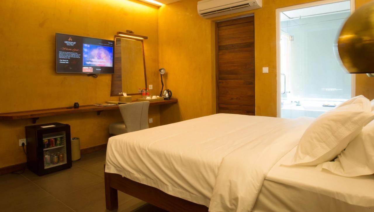 Almond Hotel Bassac River Phnom Penh Dış mekan fotoğraf