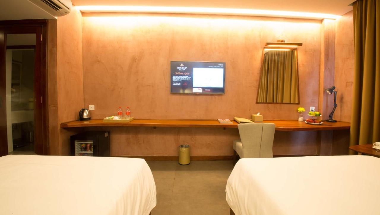 Almond Hotel Bassac River Phnom Penh Dış mekan fotoğraf
