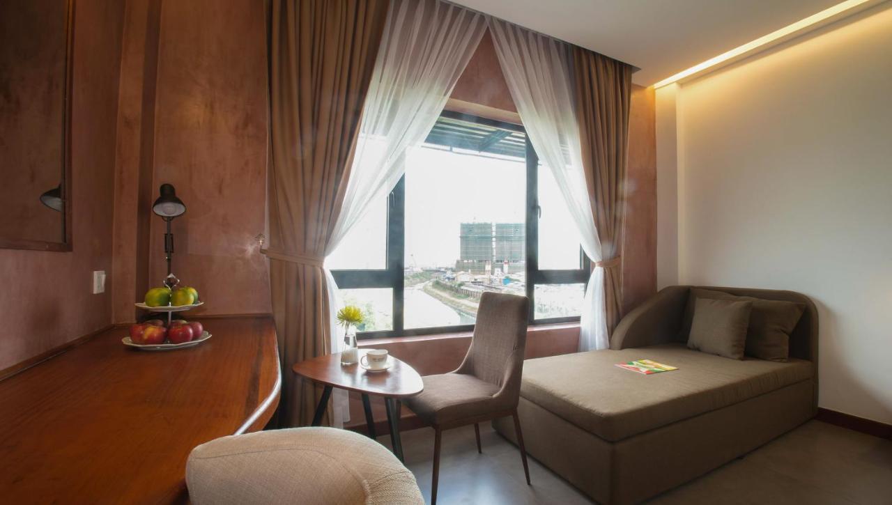 Almond Hotel Bassac River Phnom Penh Dış mekan fotoğraf