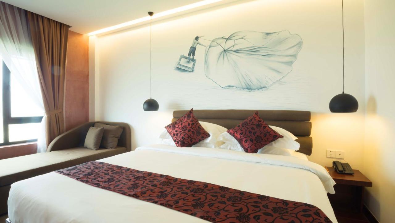 Almond Hotel Bassac River Phnom Penh Dış mekan fotoğraf
