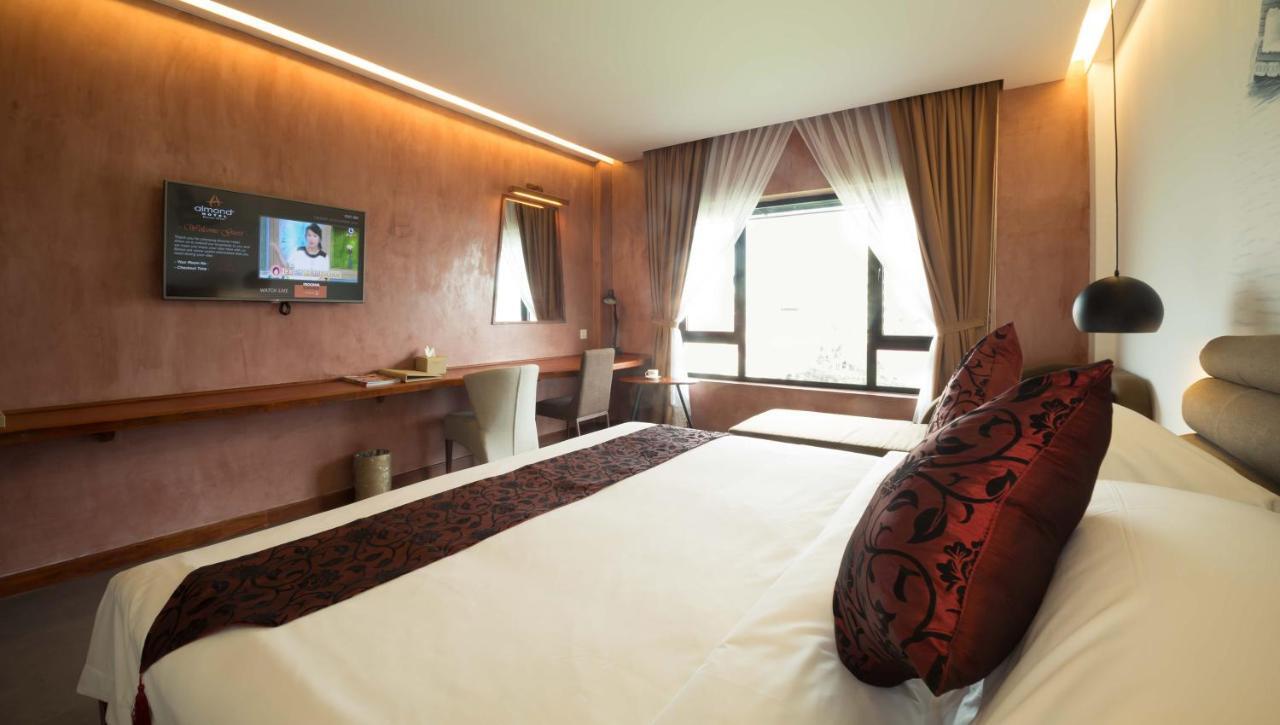 Almond Hotel Bassac River Phnom Penh Dış mekan fotoğraf
