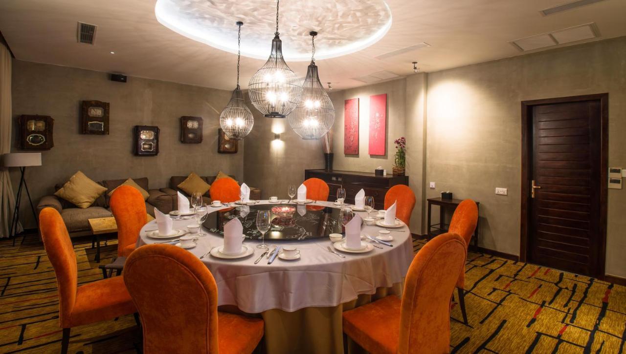 Almond Hotel Bassac River Phnom Penh Dış mekan fotoğraf