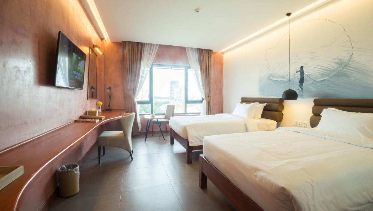 Almond Hotel Bassac River Phnom Penh Dış mekan fotoğraf