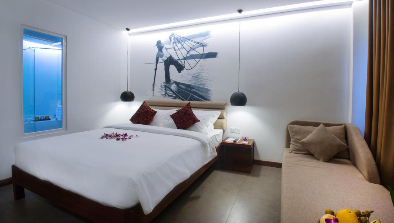 Almond Hotel Bassac River Phnom Penh Dış mekan fotoğraf