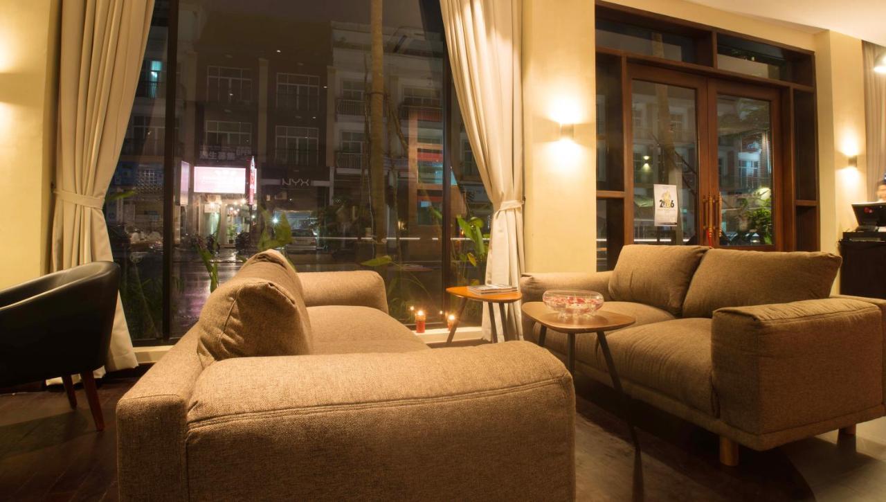 Almond Hotel Bassac River Phnom Penh Dış mekan fotoğraf